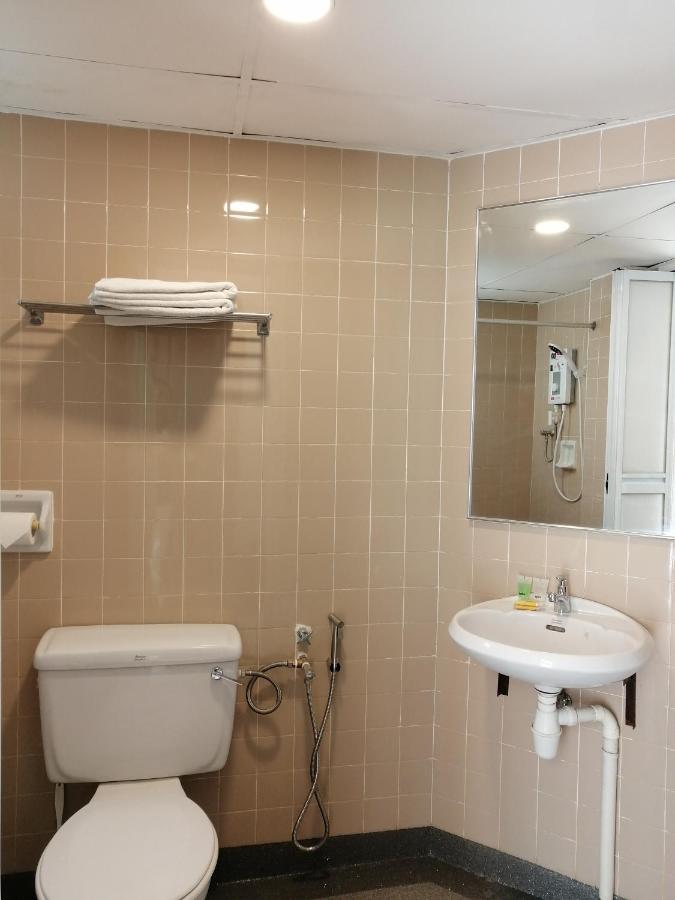 Bayu Emas Apartment By Wellington Resorts Batu Ferringhi Exterior foto
